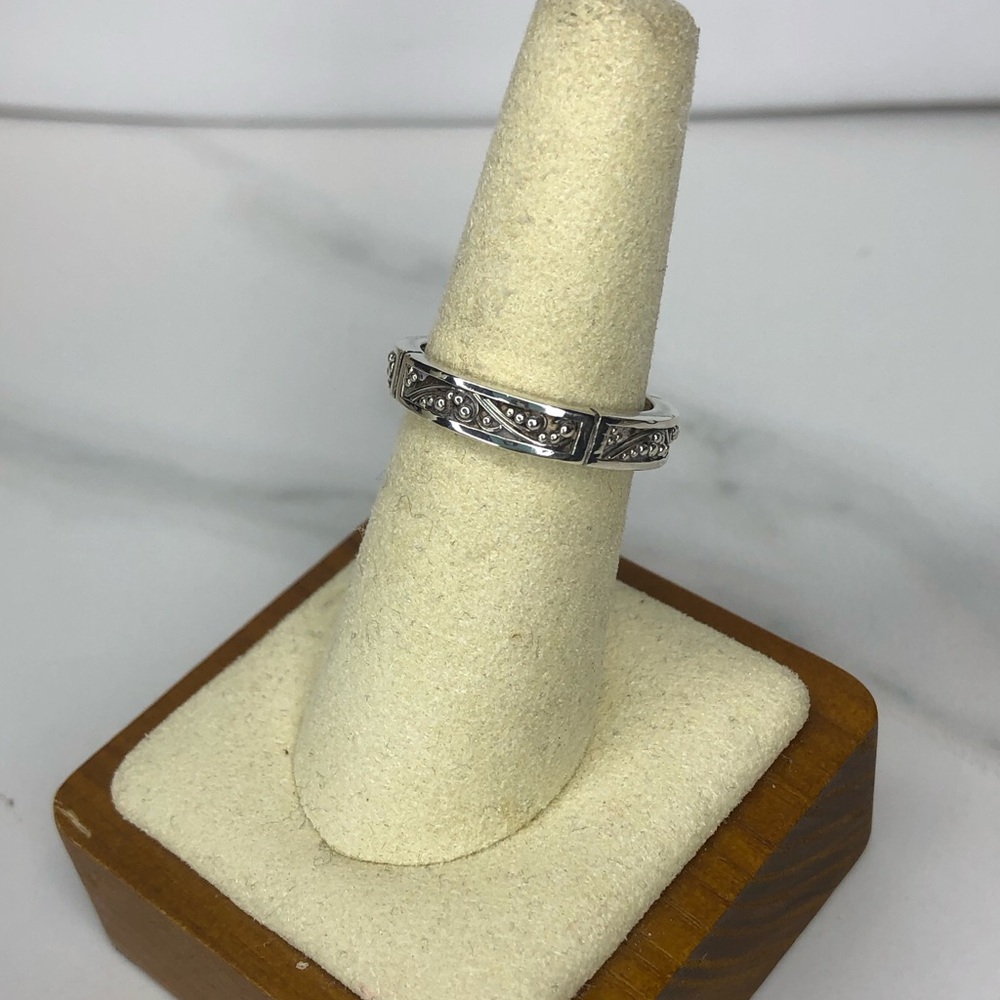 LOIS HILL Sterling Silver Narrow Band Ring w Granulated Scroll Design Sz 7-3/4 - Picture 16 of 17